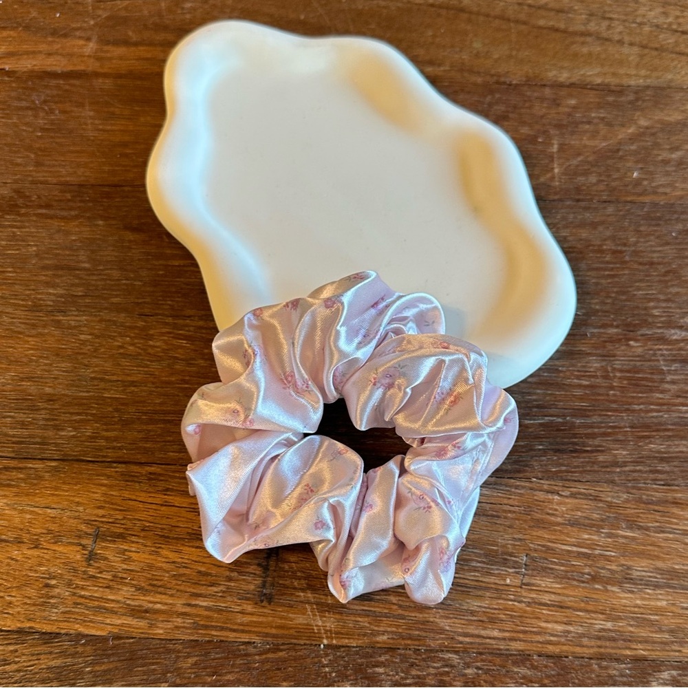 Pink Satin Scrunchie Hair Tie Soft Satin Hair Scrunchie Elastic Ponytail Holder - Picture 2 of 3